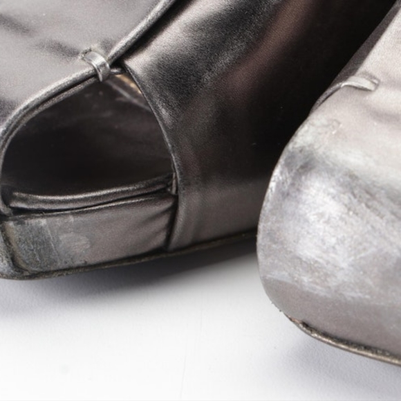 Yves Saint Laurent 115mm Brutalist Platform Pumps in Metallic Pewter Leather - Picture 5 of 6